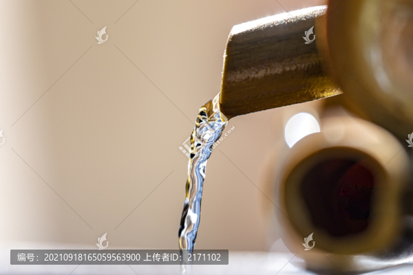 流水的竹器