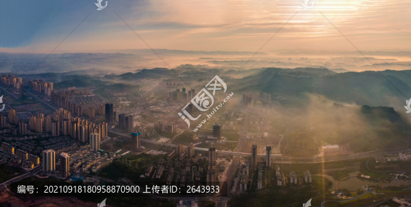 雨后的重慶江津城區(qū)被薄霧籠罩