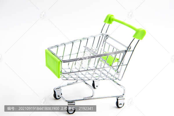 白背景購(gòu)物車(chē)特寫(xiě)