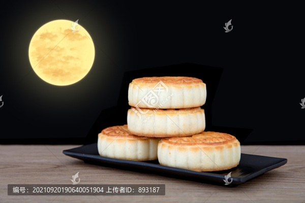 一盤中國傳統(tǒng)的節(jié)日食品月餅