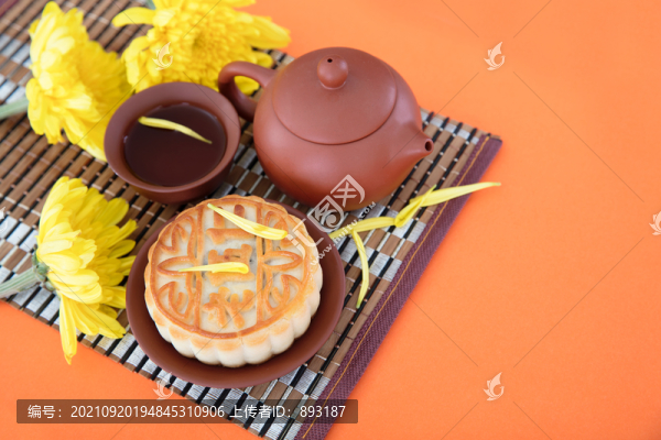 中秋佳節(jié)的月餅和茶水