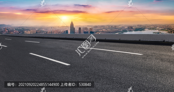 前進的道路和城市景觀