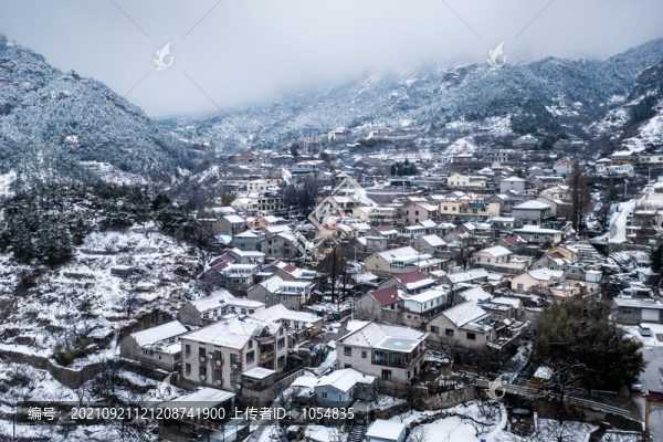 雪景山村