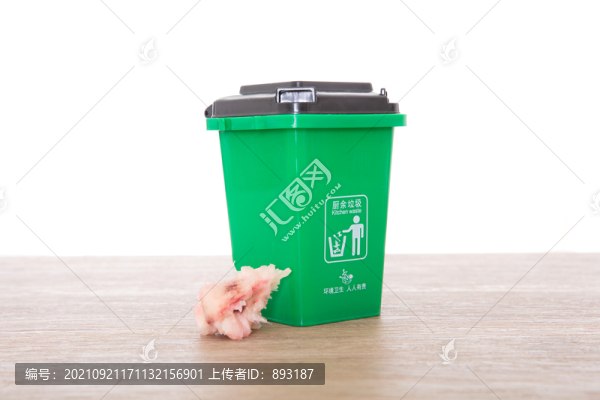綠色廚余垃圾垃圾桶模型和桃核
