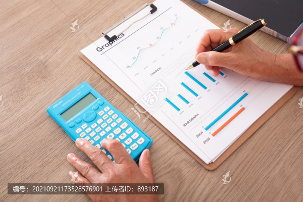 分析核對金融材料