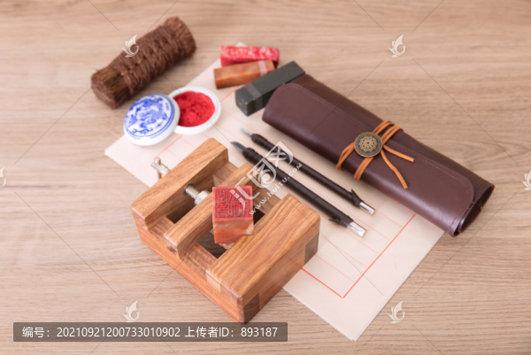 固定著印章的刻床和其它工具