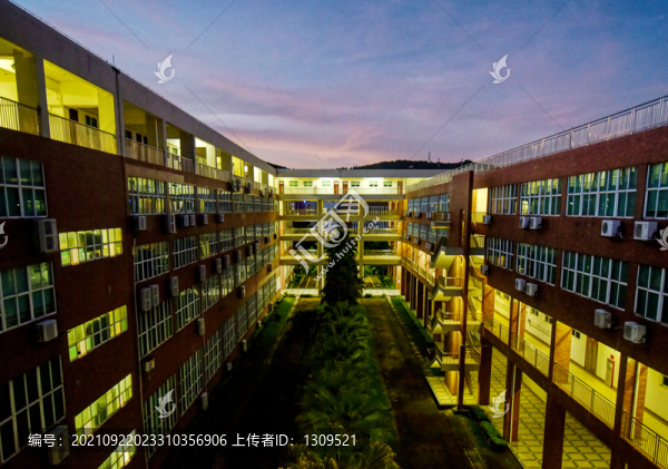 教學(xué)樓夜景