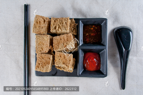油炸臭豆腐俯拍圖