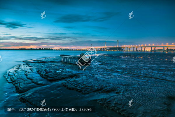 灘涂上的漁舟