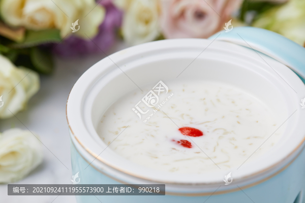 椰汁燉燕窩