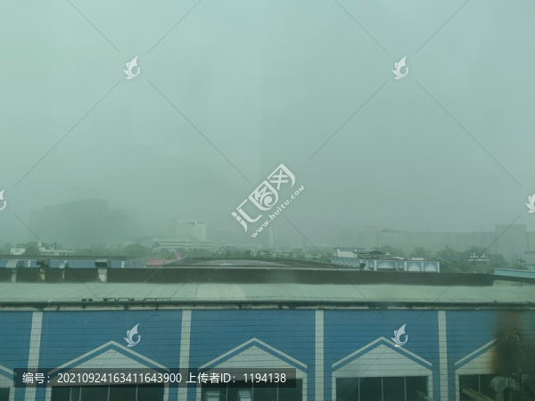 暴雨來(lái)襲