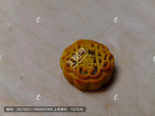 草莓味小月餅