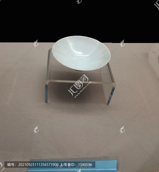 晚唐官字款白瓷