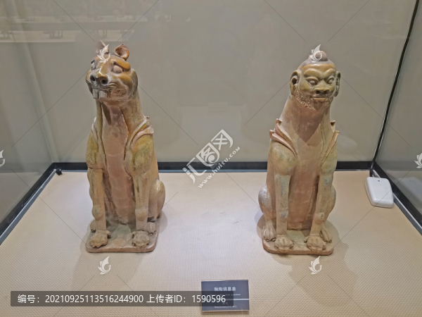 釉陶鎮(zhèn)墓獸