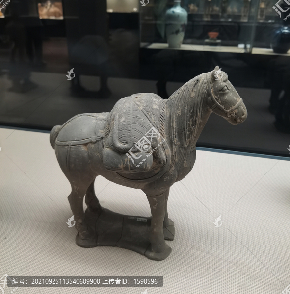 元代陶馬