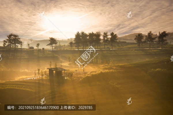 山鄉(xiāng)晨景
