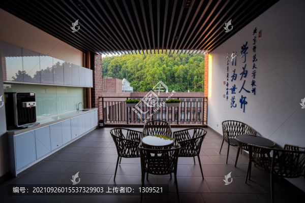 教學(xué)樓休息區(qū)