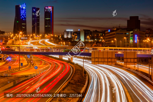 都市夜景與城市霓虹燈