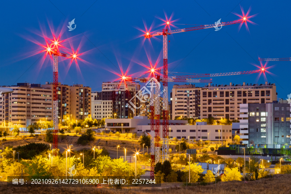 都市夜景與城市霓虹燈