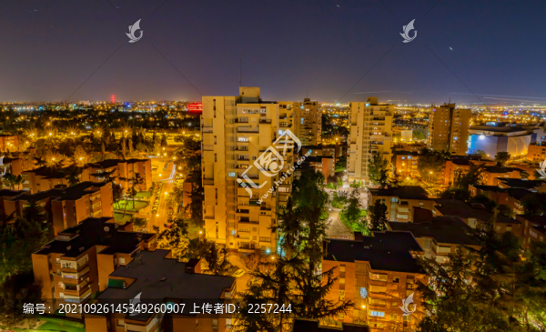都市夜景與城市霓虹燈