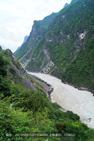 金沙江虎跳峽