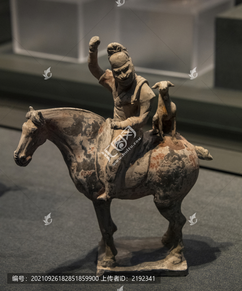 陜博彩繪胡人騎馬帶犬狩獵俑