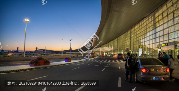 長(zhǎng)春龍嘉機(jī)場(chǎng)航站樓夜景