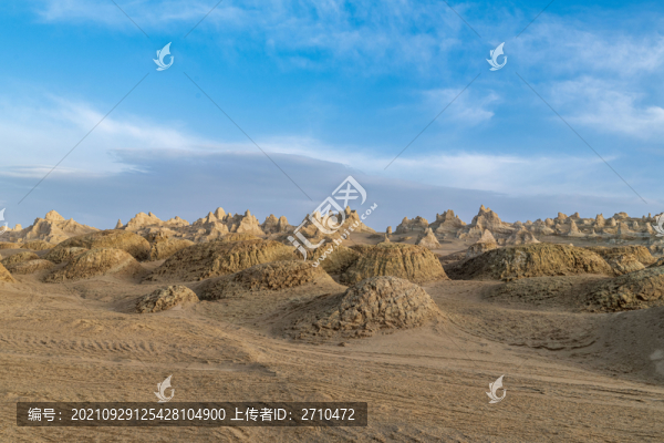 青海鄂博梁丹霞地貌光影效果