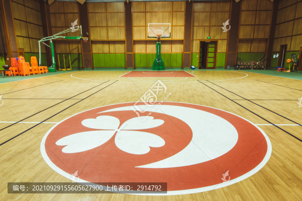 室內(nèi)籃球場