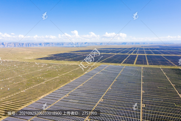 航拍龍羊峽水庫光伏發(fā)電