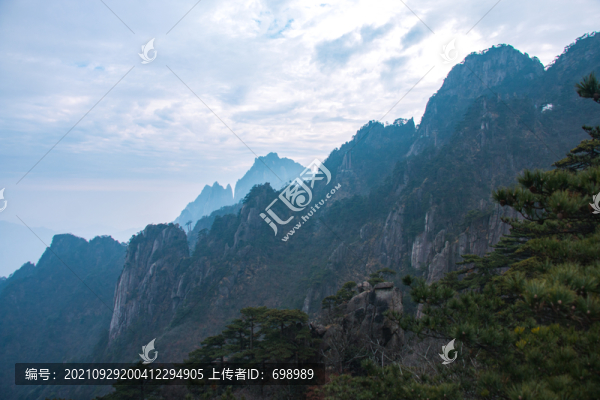安徽黃山奇松怪石云海