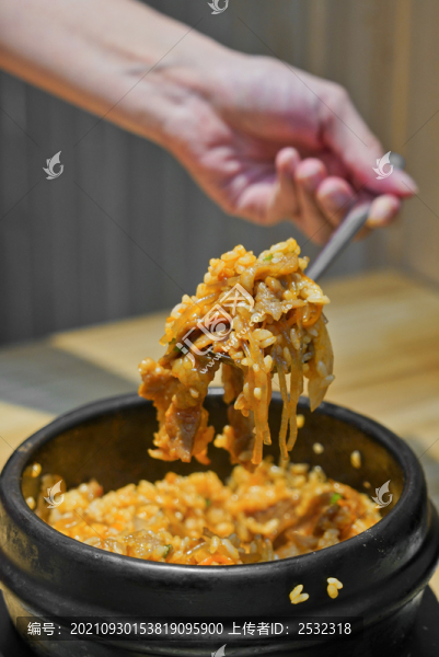 韓國料理石鍋拌飯烤肉拌飯