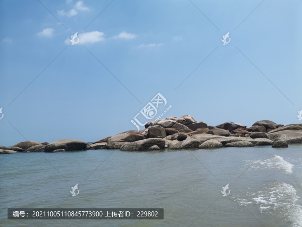 海上的石頭