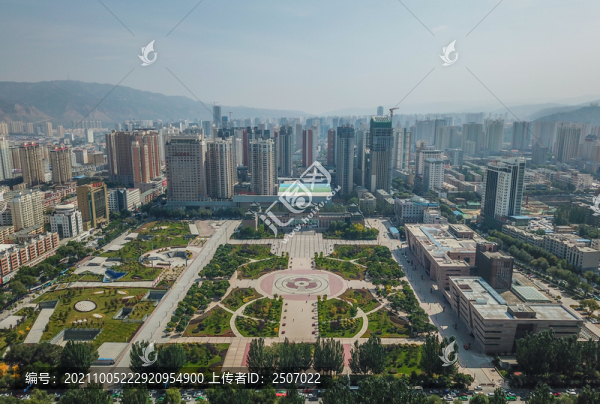 航拍青海省西寧市新寧廣場(chǎng)