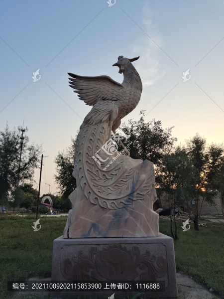 鳳凰雕像側(cè)面