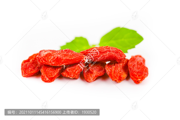 白底上放著枸杞
