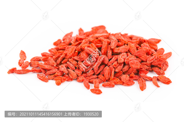 白底上放著紅枸杞