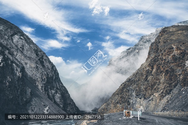 新疆喀納斯雪山河流草原風(fēng)光