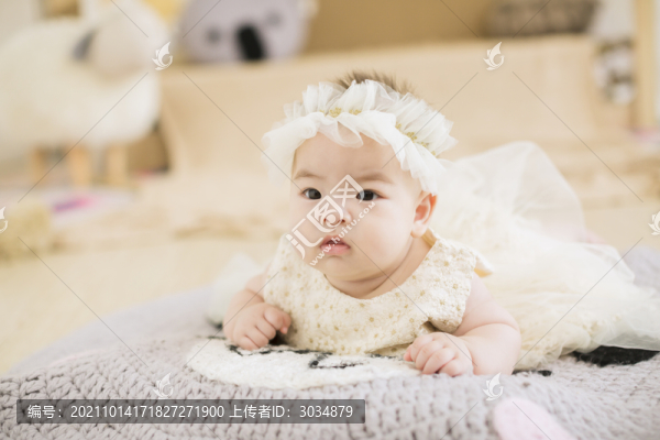 嬰兒發(fā)呆