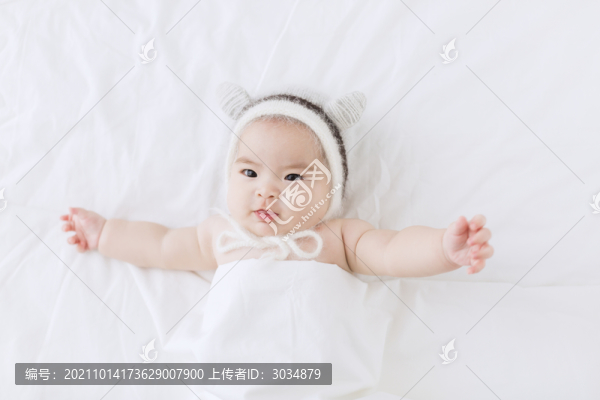 嬰兒白色背景