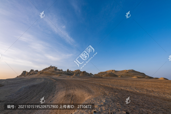 青海鄂博梁丹霞地貌