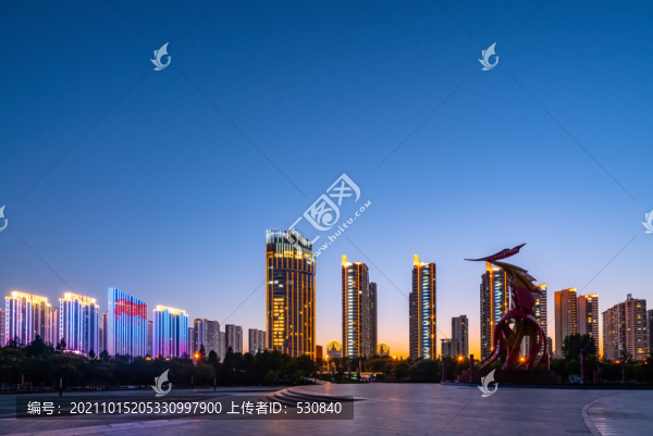 山東臨沂現(xiàn)代建筑夜景