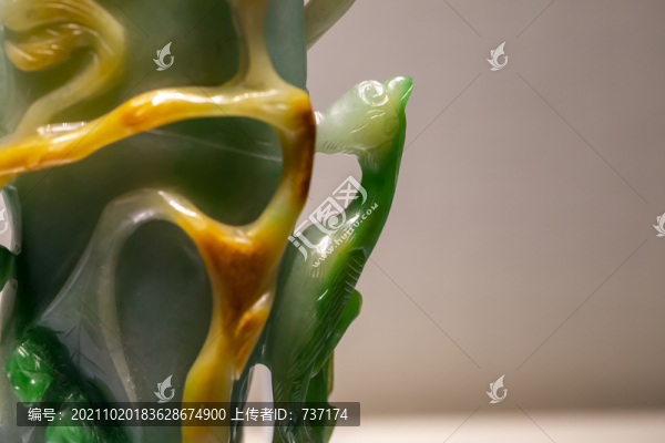 故宮珍寶館清翠雕花鳥紋花插局部