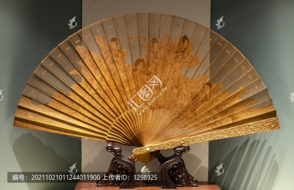 檀香扇
