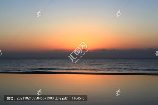 海上日出