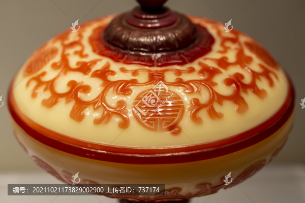 黃色地套紅色玻璃團壽花卉紋蓋豆