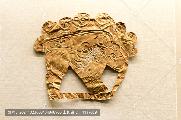 戰(zhàn)國直立怪獸紋金飾