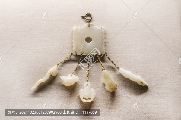 遼代動物形玉佩
