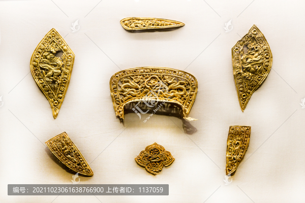 元代龍鳳紋金鞍飾