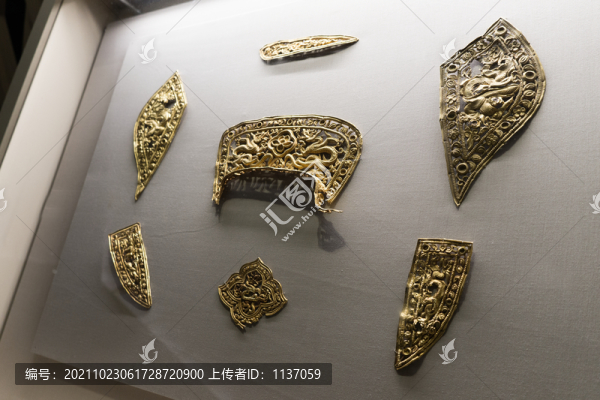 元代龍鳳紋金鞍飾